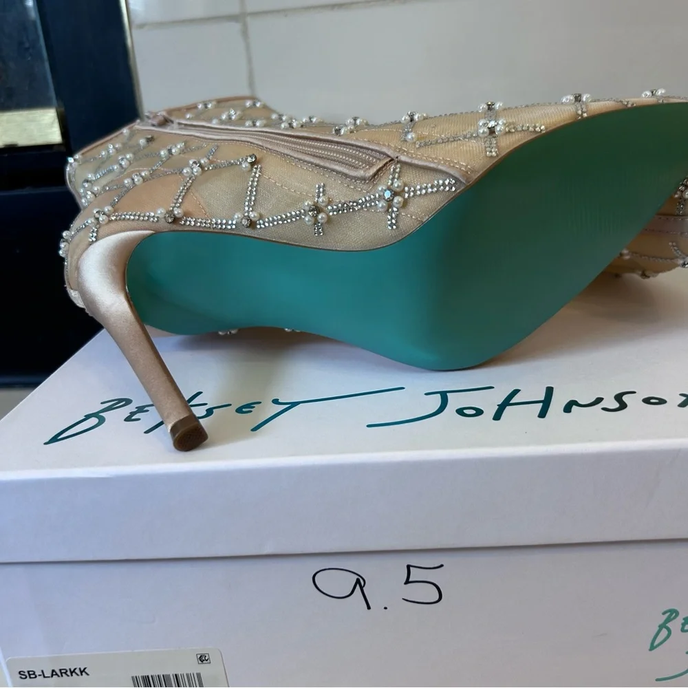 NEW Betsey Johnson Larkk Nude 4” Heel Ankle Booties Crystal Holiday Party Sz 10 - Picture 8 of 11
